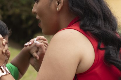 José Emiliano, su hijo, es quien la dirige a la hora de jugar.
