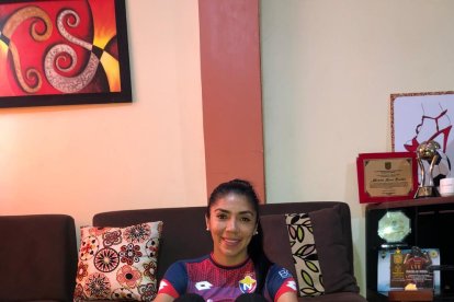 Riera y sus zapatos de entrenar y jugar.