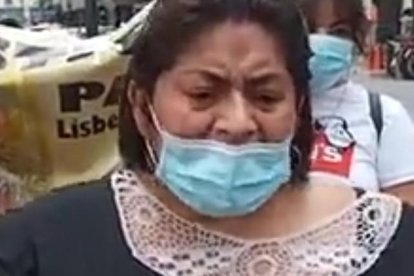 La madre de la víctima, Muñoz, encabezó la nueva protesta para exigir castigo a los culpables.