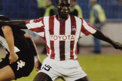 Al finalizar la temporada 2006-07 (junio de 2007) el Mortero ganó su primer título en el balompié extranjero. Con el Estrella Roja ganó la Superliga de Serbia.