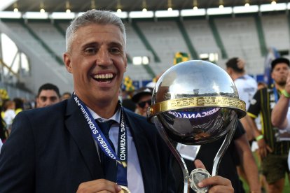 Hernán Crespo un ex crack del fútbol argentino, haciendo historia como entrenador.