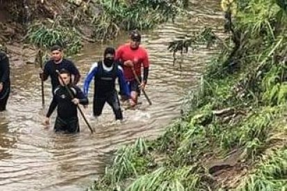 Por el torrente de agua gua desapareció el menor de edad.