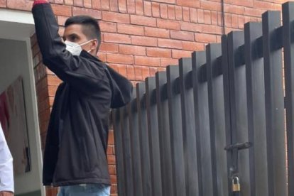 Juan Carlos Zevallos, ministro de Salud, estuvo en un geriátrico privado donde se aplicaron las vacunas.