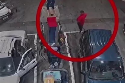 Casquete fue visto por una cámara de seguridad de una estación de servicio