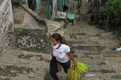 Los moradores procuran andar solo durante el día por los estrechos callejones del lugar.