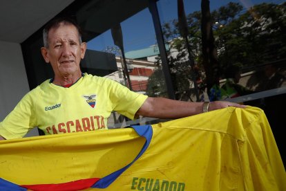 Manuel Ángel Loor Zambrano, un loco del fútbol y los viajes.