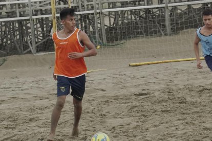 Kevin Colón estudia, trabaja y entrena.