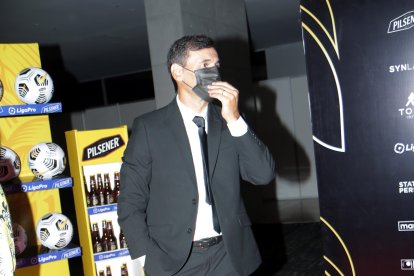 Fabian Bustos y su traje muy sobrio.
PERIODISTA : JERSON RUIZ
FECHA : 17/02/2021
Agencia (ag-extra)