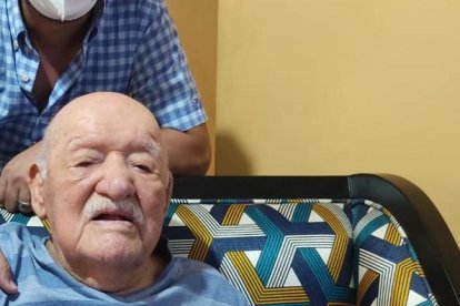 Pese a que en la familia Pico hay otros  adultos mayores, Neptalí es su prioridad.