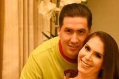 Gabriela  junto a su esposo Fabricio García, con quien tiene 7 años de  conocerse y 3 de casados.