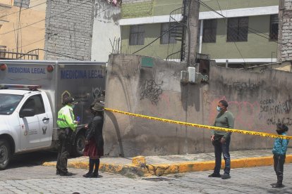 Durante el levantamiento del cuerpo.