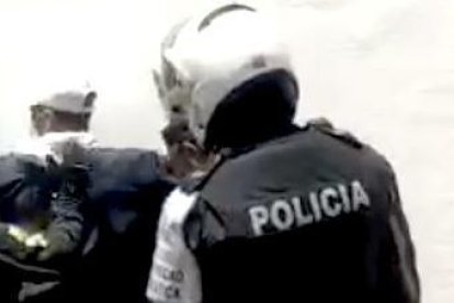 Amigos de David grabaron parte de la detención del joven y su compañero.