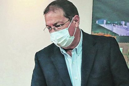 El vicelalcalde Santiago Guarderas explicó que hubo un retraso en la Comisión de Mesa.