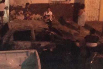 El 17 de abril, un carro fue incendiado frente a la vivienda de Bélgica.