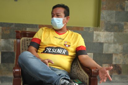 A Jorge España le ha tocado dormir en su hotel para poder atender a los clientes ante la reducción de personal.