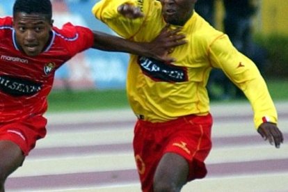En la temporada 2005 quedó campeón del fútbol ecuatoriano con El Nacional.