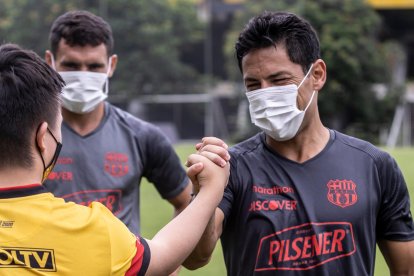 Jhonny saludo con el capi Oyola.