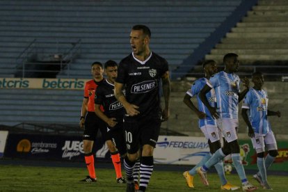Damián Díaz convirtió el penal para Barcelona ante 9 de Octubre.