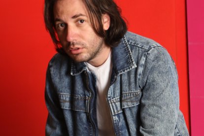 Su pasión por 

el teatro es tan grande que una vez se presentó a la obra de Michy & Melo casi inconsciente. Cuando terminó la función fue a parar al hospital.