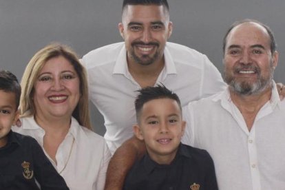 Christian Noboa con sus hijos Christopher y Lucas y sus padres Sonia y Fernando.