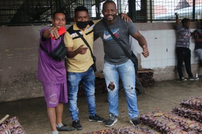 Por su carisma, Dolger se ha hecho conocido en el mercado Caraguay.