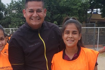 Los Vélez en el fútbol, Marcos, exjugador, y sus hijas Dakota y Fiorella, del Alianza FC.