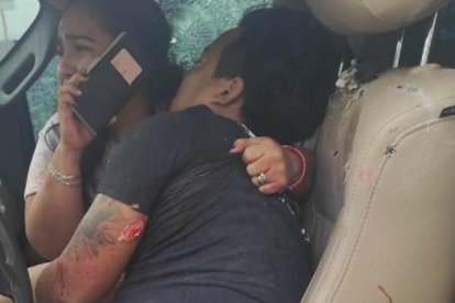 La pareja fue atacada mientras circulaba por la calle Ernesto Albán.