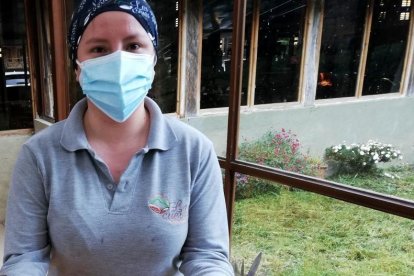 En dos de los 15 locales de comida ofrecen trucha asada en piedra volcánica.