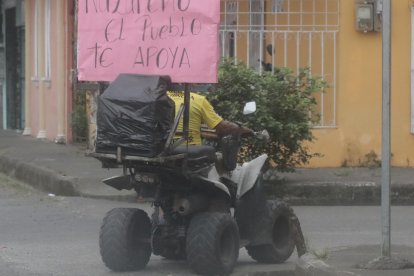 El apoyo que recibe don Naza en los barrios populares es evidente.