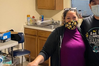 En un lugar de Orlando, además de jugar volley, se ofrece un rico hornado y otros  platos típicos.