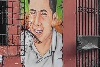 Erick Gregory Soria Tomalá, alias Yoguito, asesinado el 4 de junio, fue pintado sobre el muro de una casa de la ciudadela Maldonado.