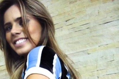 Ella es Marilisy Antonelli, una modelo brasileña espectacular. Pero nada de ilusionarte con ella. Es la esposa del goleador bolivano, Marcelo Martins.