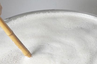 El tiempo de producción depende mucho del estilo, lo mínimo de un lote de cervezas artesanales es de 2 a 4 semanas.