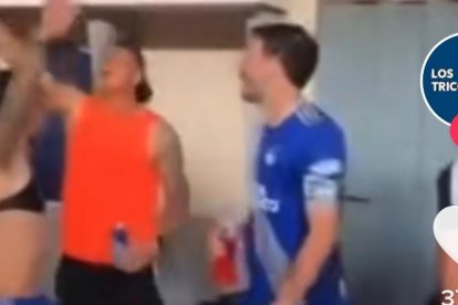 El baile de Joao Rojas y Sebastián Rodríguez del Emelec.