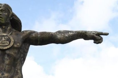 El monumento a Rumiñahui en su ciudad.