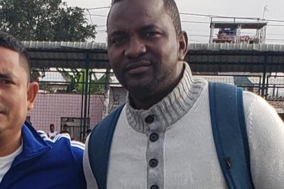 Rolando Castro y Junior Ayoví, en la cancha de la Perimetral.