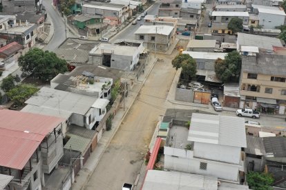 Vista aérea del tramo sin asfaltar, en contraste con las zonas cercanas sin ese inconveniente.