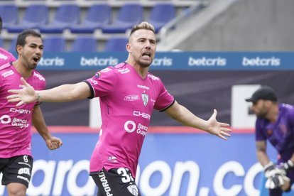 Bauman y su gol número 17 en el 2021, el quinto con Independiente.