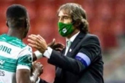 Almada dirige a Félix Torres en el Santos, lo trajo de Liga de Portoviejo a Barcelona.