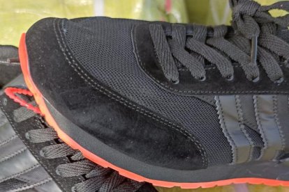 Entre los elementos incautados constan 17.280 zapatos.