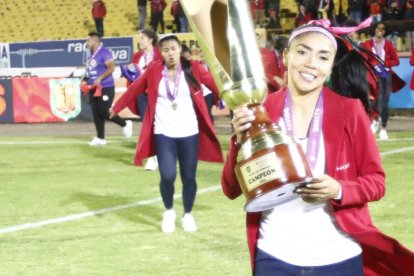 32 años tiene la delantera guayaquileña del Deportivo Cuenca.