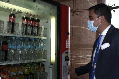 A Jorge Abedrabbo le encantan las gaseosas. Para él, la sesión no continúa sin su ‘colita’.