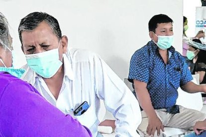 Los líderes barriales se unen a los talleres del Municipio para prevenir el suicidio. Moradores de Tumbaco comparten sus experiencias.