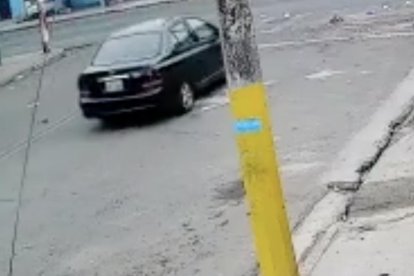 El hecho fue captado por una cámara de una ferretería.