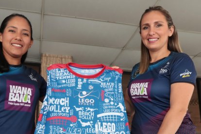 Stephanie Samán y Brenda Espinoza, organizadoras del torneo de vóley de ‘yapla’.