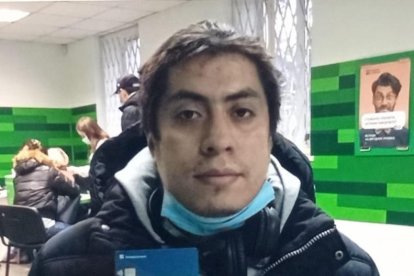 Esta es una de las últimas fotos con vida de Jonathan en Ucrania.