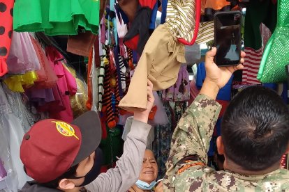 ‘Milico’ paró el estado de excepción pa’ comprar traje para su hija.