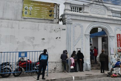 La entrada al Cementerio de Calderón.