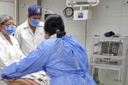 El corre corre también se vivió en la casa de salud a la que llevaron a los lesionados.