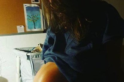 Las contracciones empezaron diez días antes del alumbramiento.